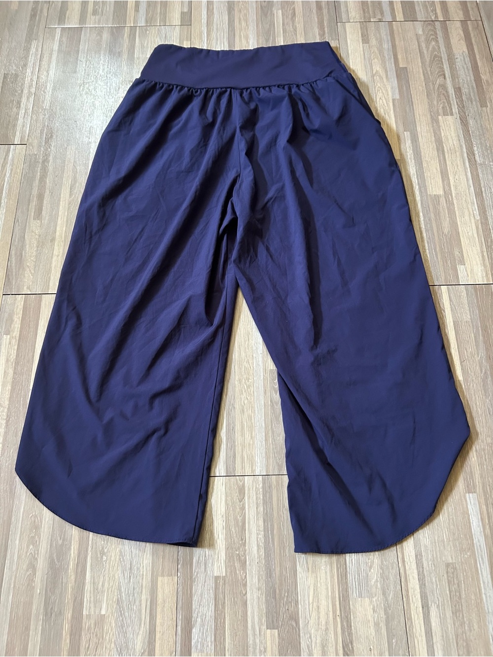 Halara Breezeful High Waisted Tummy Control Split Hem Quick Dry Capri Pants Sz L - Picture 9 of 10